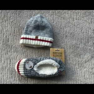 Brand New with Tags Slipper/Hat Set. Canada